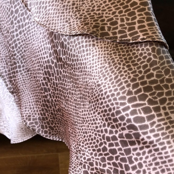 Violet & Claire pink mini giraffe print career top in size S - Picture 4 of 6